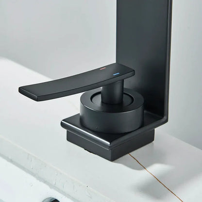 Robinet de design pour lavabo de salle de bain avec cascade