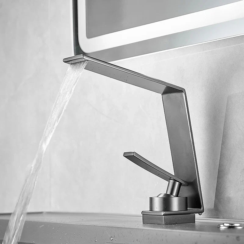 Robinet de design pour lavabo de salle de bain avec cascade