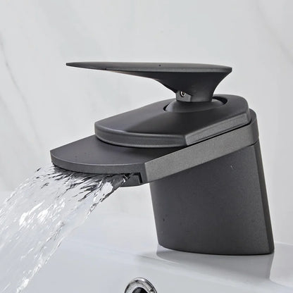 Robinet de lavabo pour salle de bain large avec design de cascade