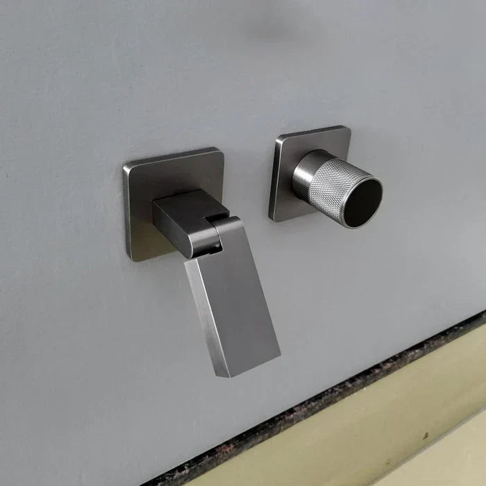 Robinet de salle de bain pour lavabo mural encastrable et pivotant