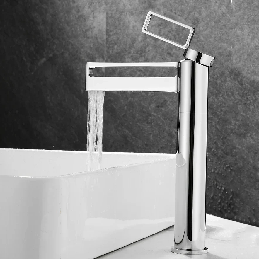 Robinet de salle de bain pour lavabo au design géométrique