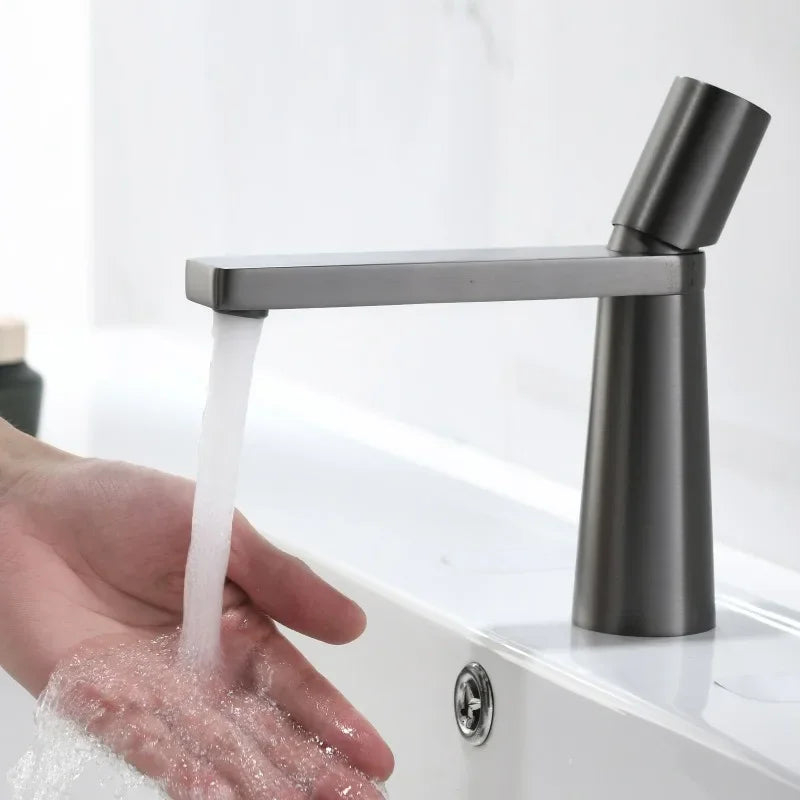 Robinet de salle de bain pour lavabo au design minimaliste et géométrique