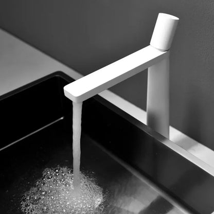 Robinet de salle de bain pour lavabo au design minimaliste et géométrique