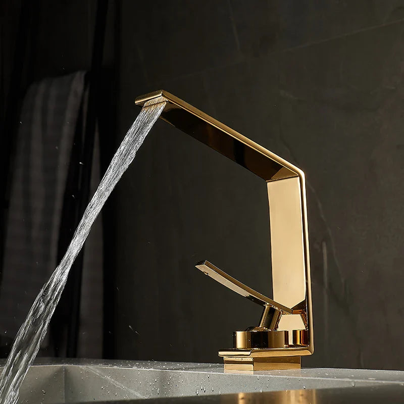 Robinet de design pour lavabo de salle de bain avec cascade