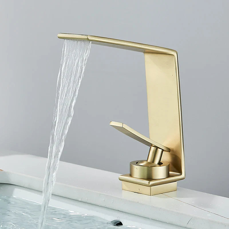 Robinet de design pour lavabo de salle de bain avec cascade