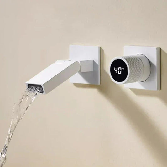 Robinet de salle de bain pour lavabo mural encastrable et pivotant