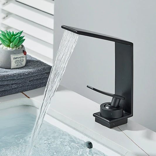 Robinet de design pour lavabo de salle de bain avec cascade