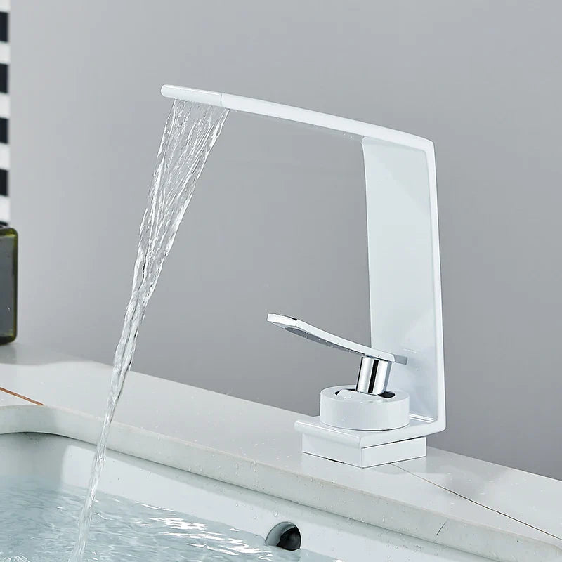 Robinet de design pour lavabo de salle de bain avec cascade