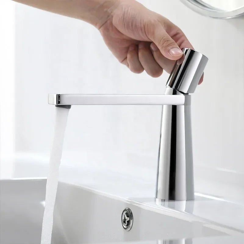 Robinet de salle de bain pour lavabo au design minimaliste et géométrique