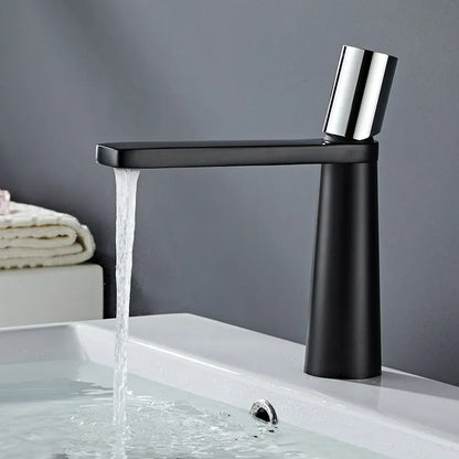 Robinet de salle de bain pour lavabo au design minimaliste et géométrique