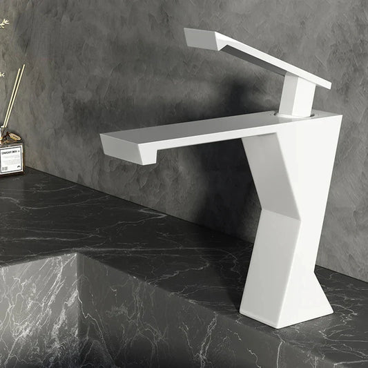 Robinet de lavabo pour salle de bain avec design géométrique et mitigeur