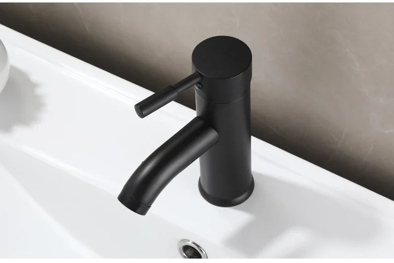 Robinet de lavabo pour salle de bain minimaliste avec mitigeur