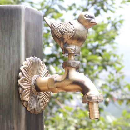 Robinet extérieur de jardin rétro avec décor de fleurs et d'animaux