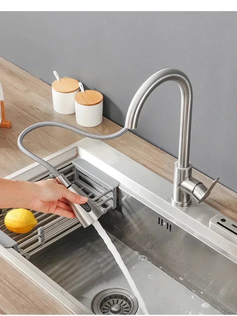 Robinet de cuisine pour évier flexible avec douchette minimaliste