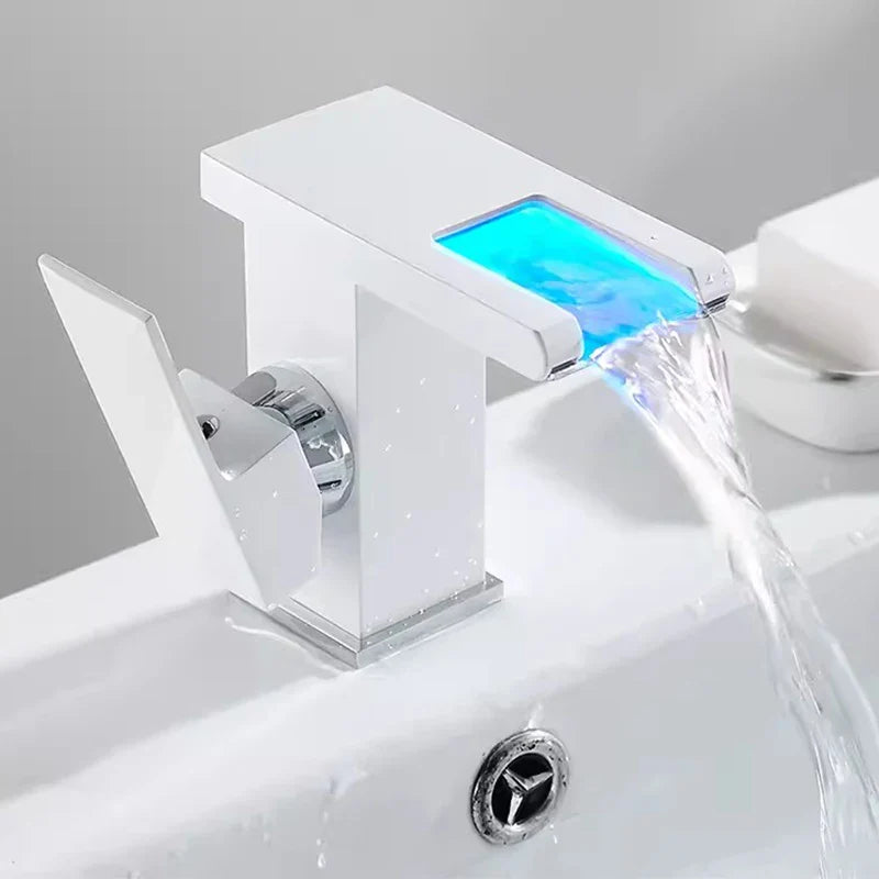 Robinet de lavabo pour salle de bain avec design de cascade LED et indicateur de température