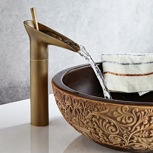 Robinet de salle de bain pour lavabo avec bambou et cascade