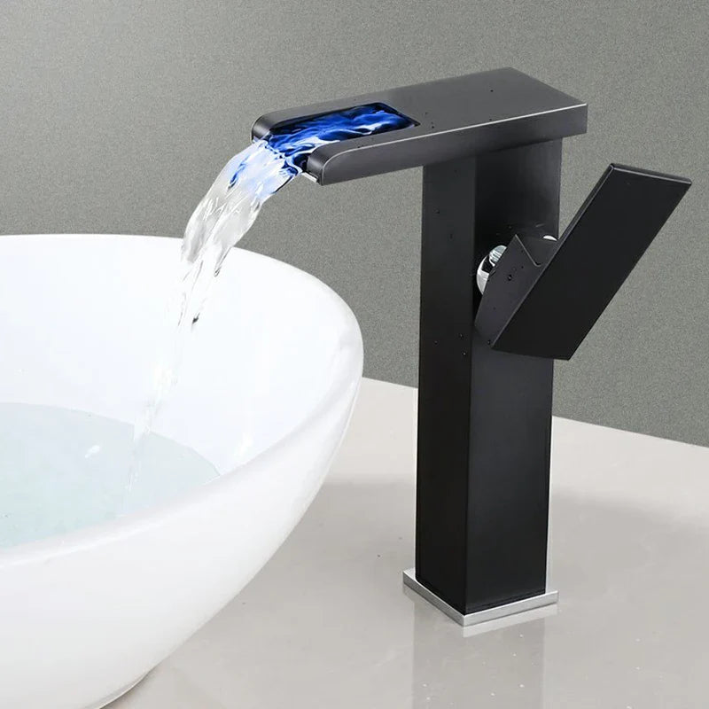 Robinet de lavabo pour salle de bain avec design de cascade LED et indicateur de température