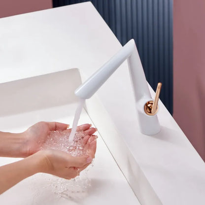 Robinet de lavabo pour salle de bain coudé