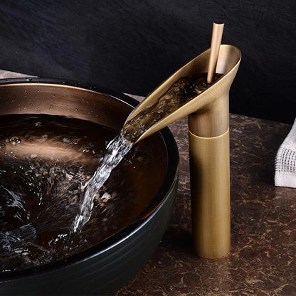 Robinet de salle de bain pour lavabo avec bambou et cascade