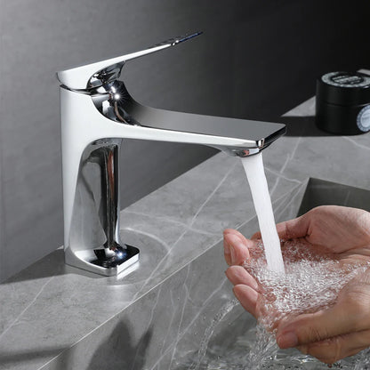 Robinet de lavabo pour salle de bain au design épuré